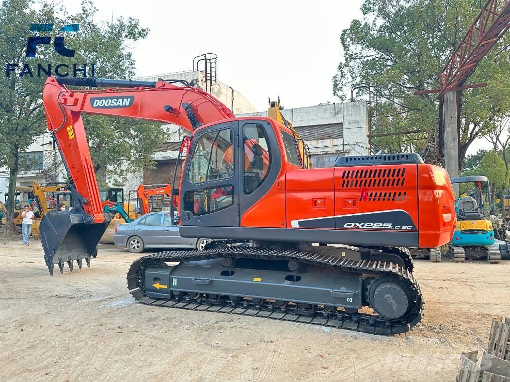 Doosan DX 225 LC Kāpurķēžu ekskavatori