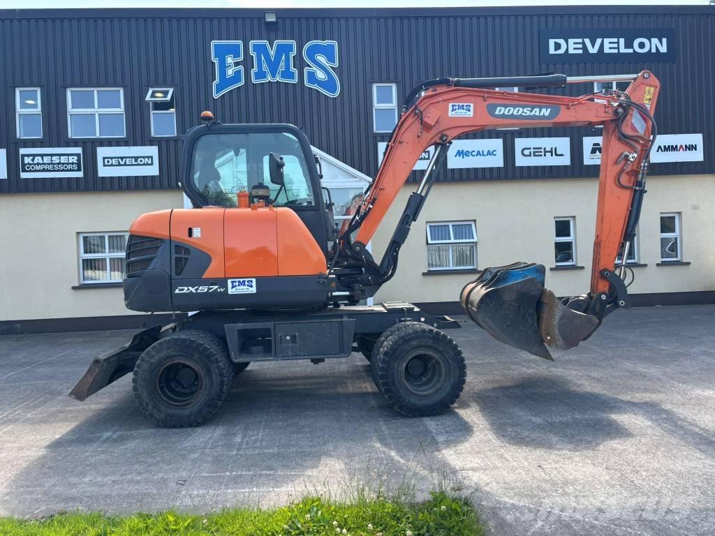 Doosan DX 57 W-5 Ekskavatori uz riteņiem