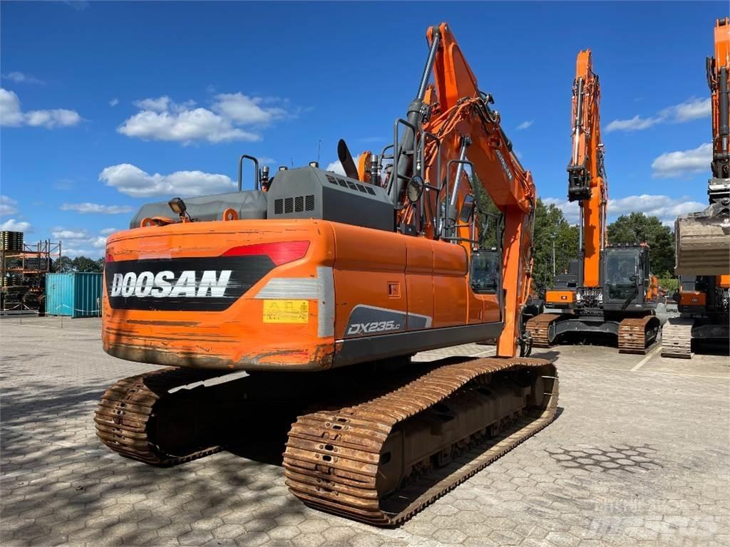 Doosan DX235LC-5 Kāpurķēžu ekskavatori