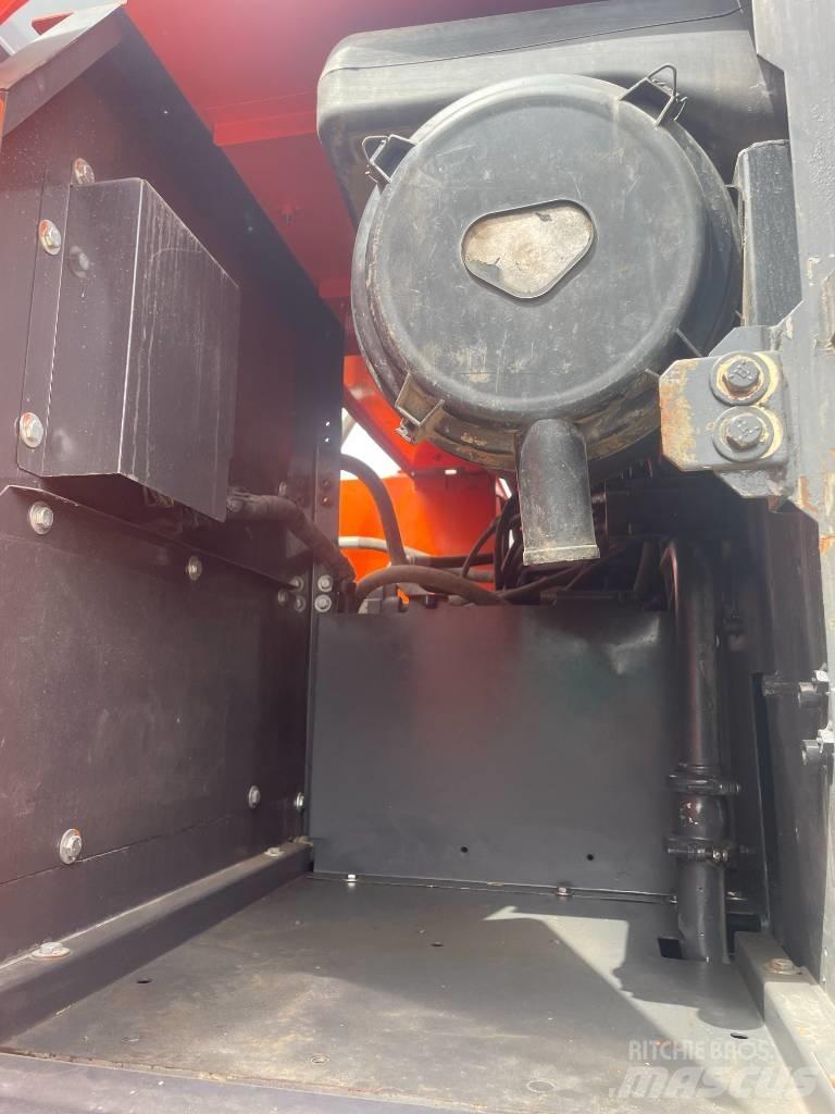 Hitachi ZX240 Kāpurķēžu ekskavatori