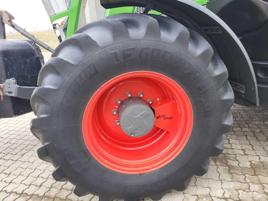 Fendt 828 Vario Traktori
