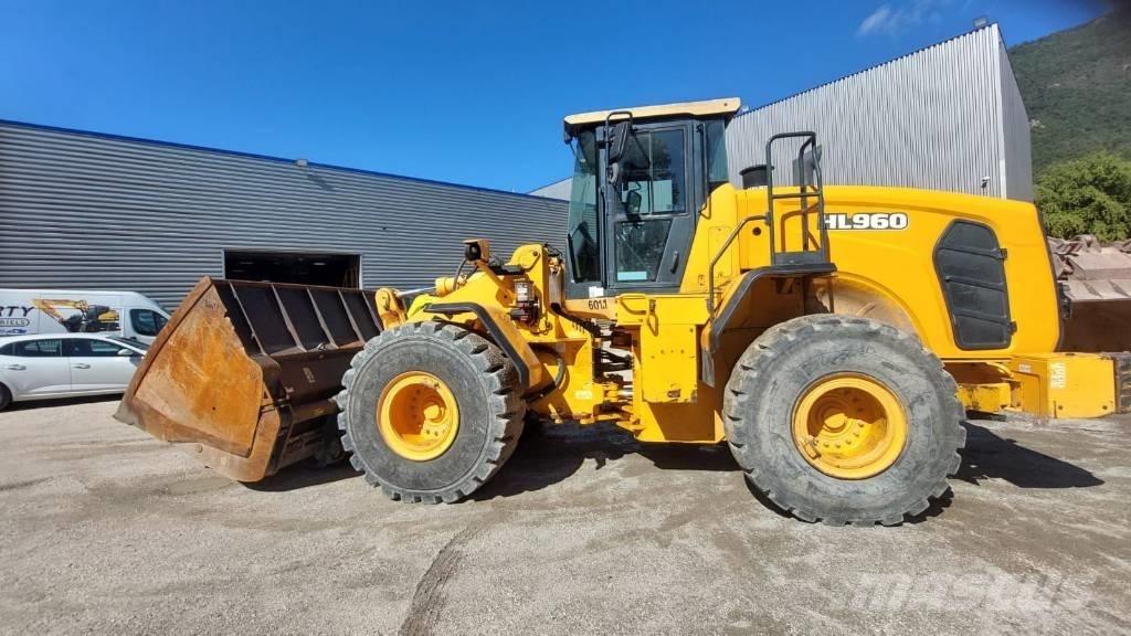 Hyundai HL 960 Iekrāvēji uz riteņiem