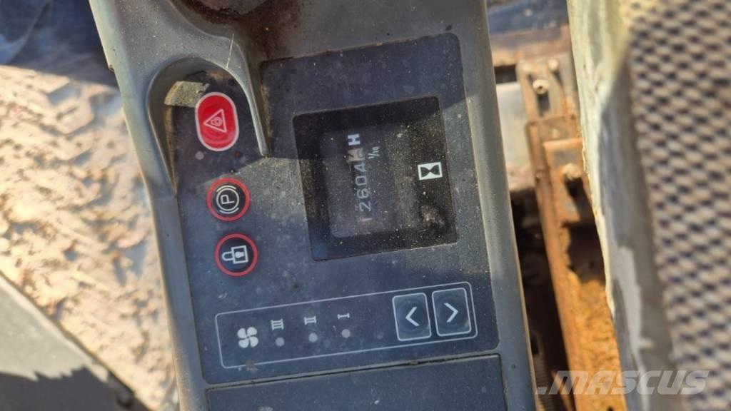 JCB JS 130 Kāpurķēžu ekskavatori