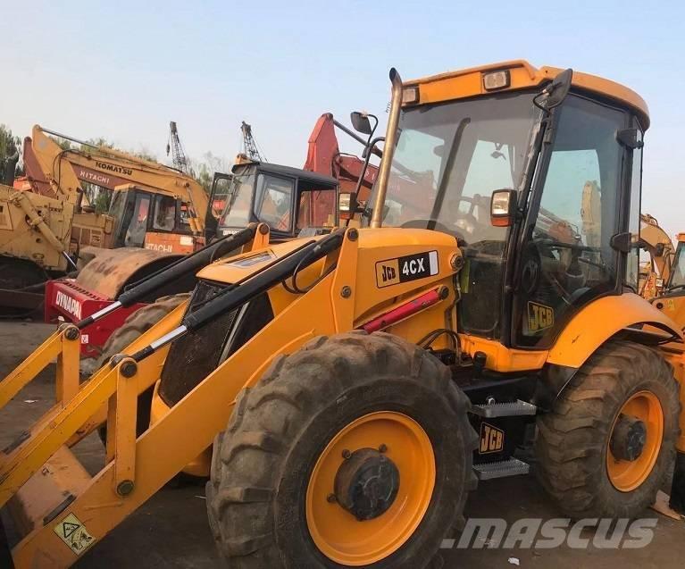 JCB 4CX Ekskavatori-iekrāvēji