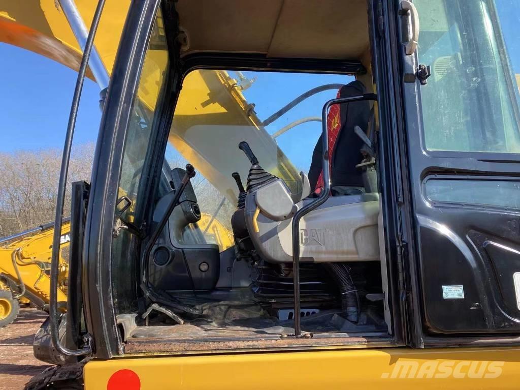 CAT 325 D Kāpurķēžu ekskavatori