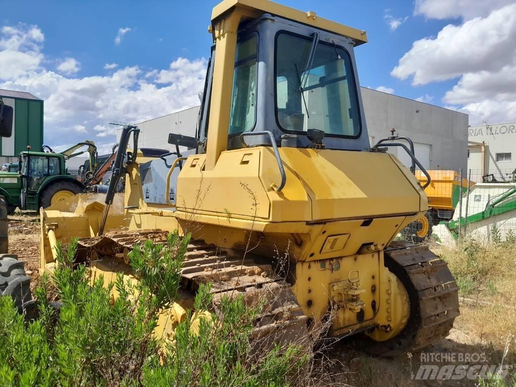 Komatsu D 65 E Kāpurķēžu buldozeri