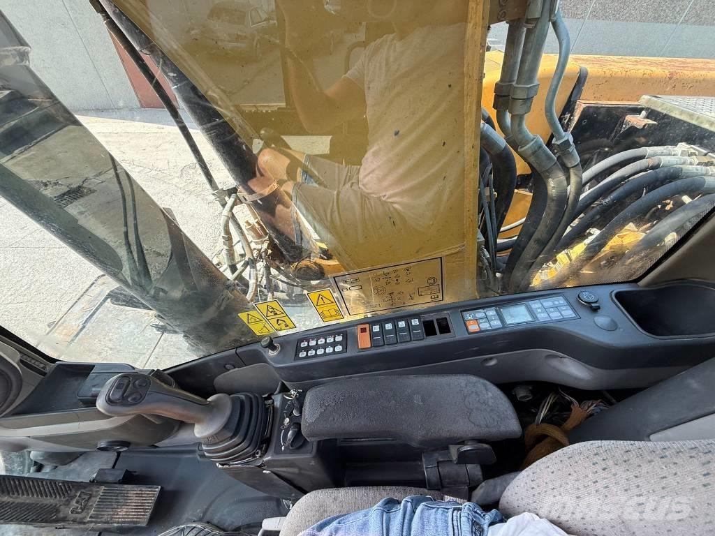 CAT M 322 D Ekskavatori uz riteņiem