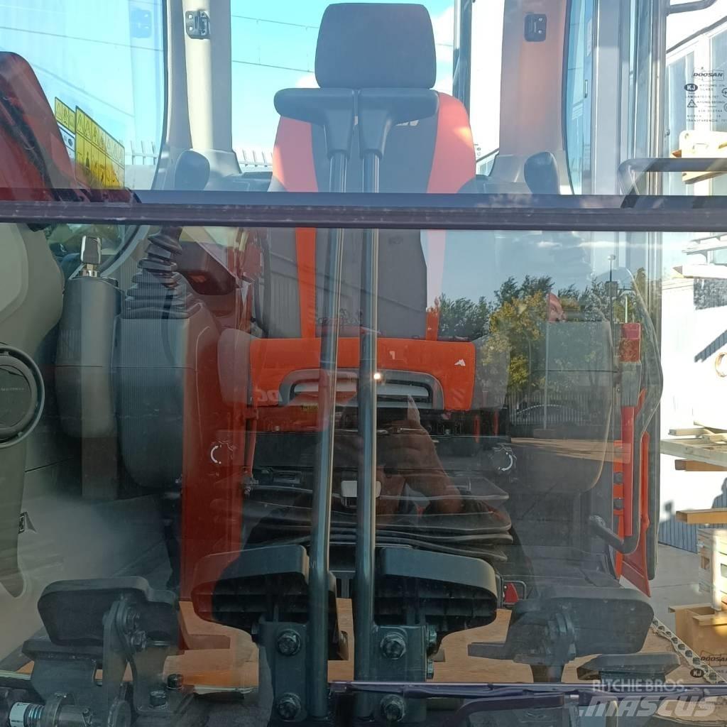 Doosan DX235NLC-5 Kāpurķēžu ekskavatori
