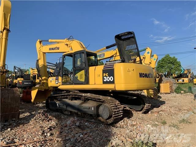 Komatsu PC300-7 Kāpurķēžu ekskavatori