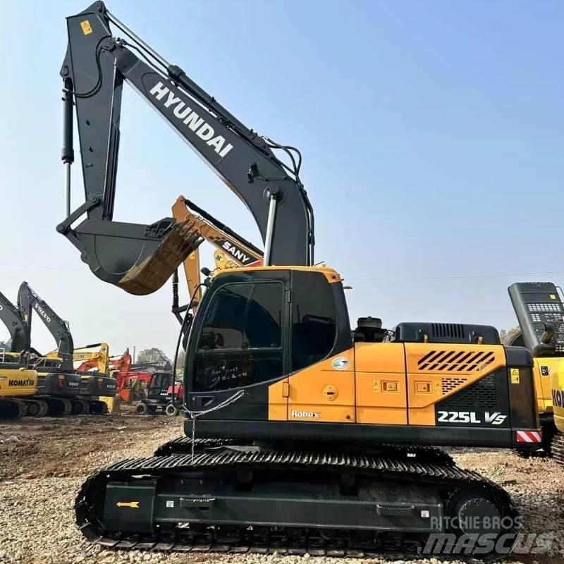 Hyundai R225 Kāpurķēžu ekskavatori