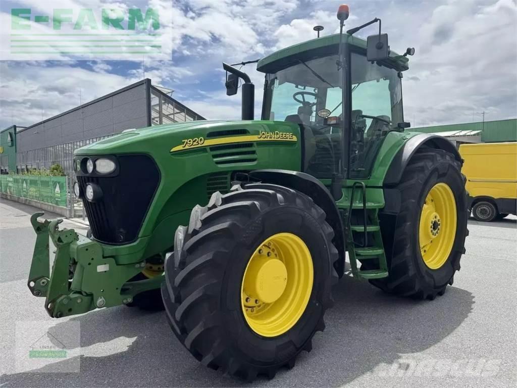 John Deere 7920 Traktori