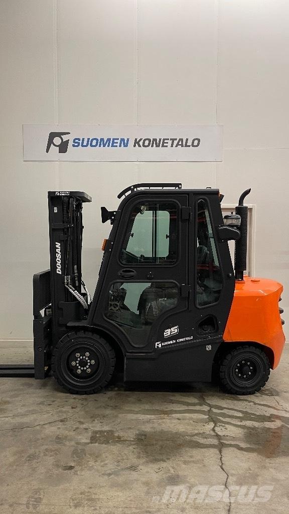 Doosan D35NXP Tehnika ar dīzeļa dzinēju