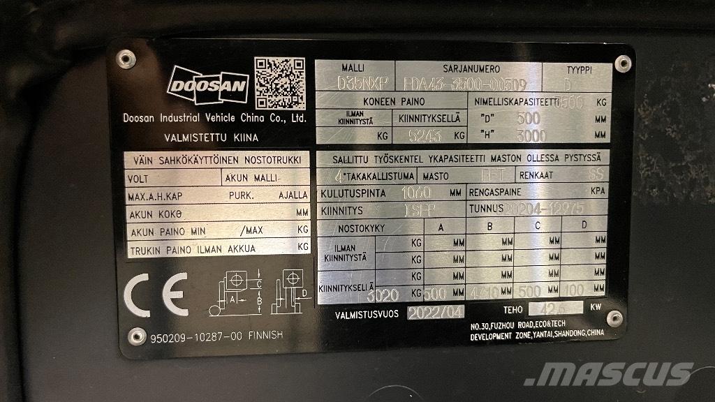 Doosan D35NXP Tehnika ar dīzeļa dzinēju