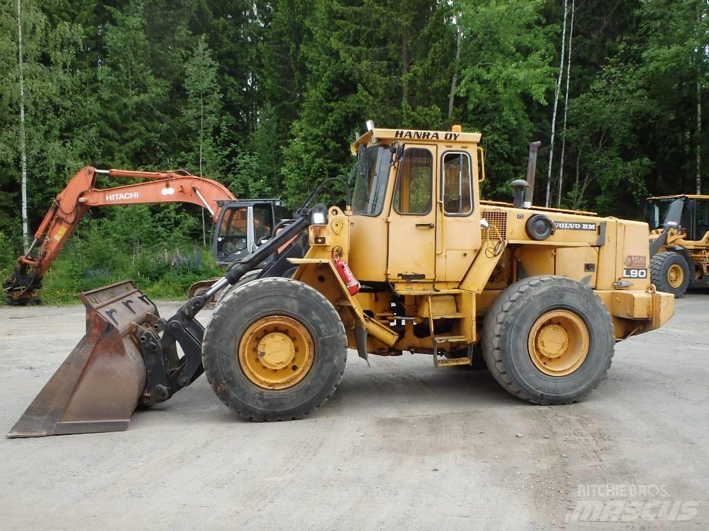 Volvo BM L 90 Iekrāvēji uz riteņiem