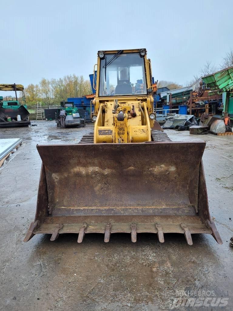 CAT 953 Kāpurķēžu iekrāvēji