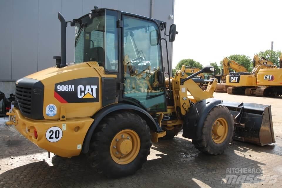 CAT 906M Iekrāvēji uz riteņiem