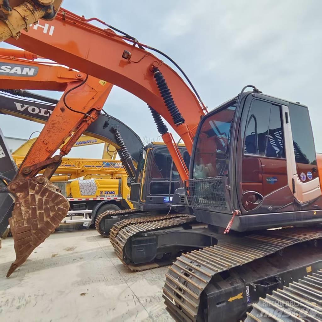 Hitachi ZX 210 Kāpurķēžu ekskavatori