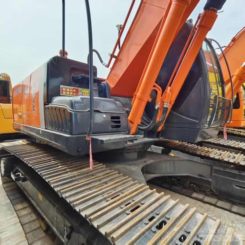 Hitachi ZX 210 Kāpurķēžu ekskavatori