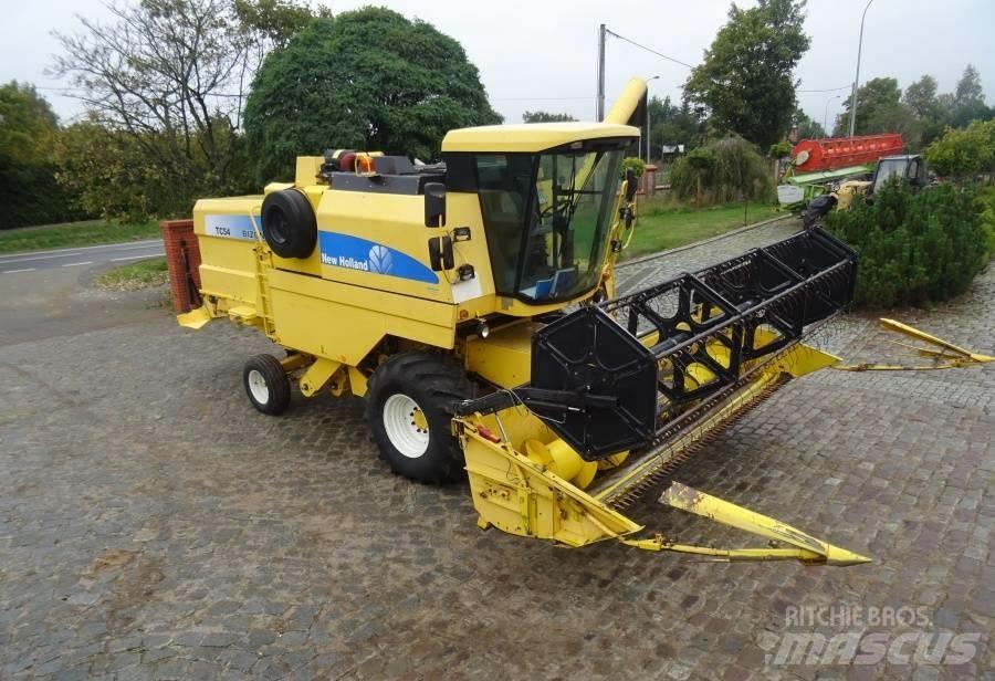 New Holland TC 54 Ražas novākšanas kombaini