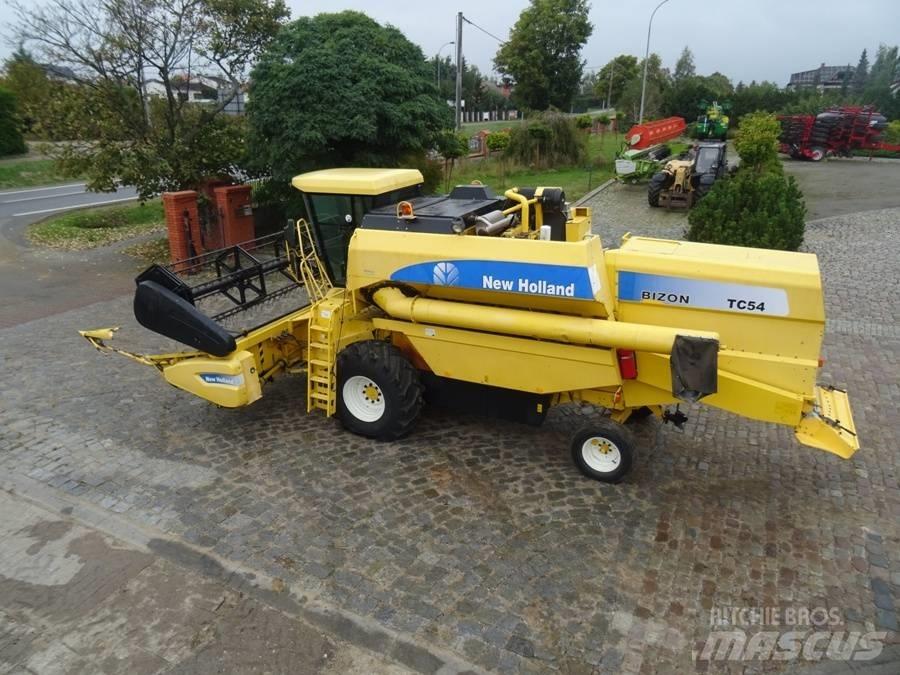 New Holland TC 54 Ražas novākšanas kombaini