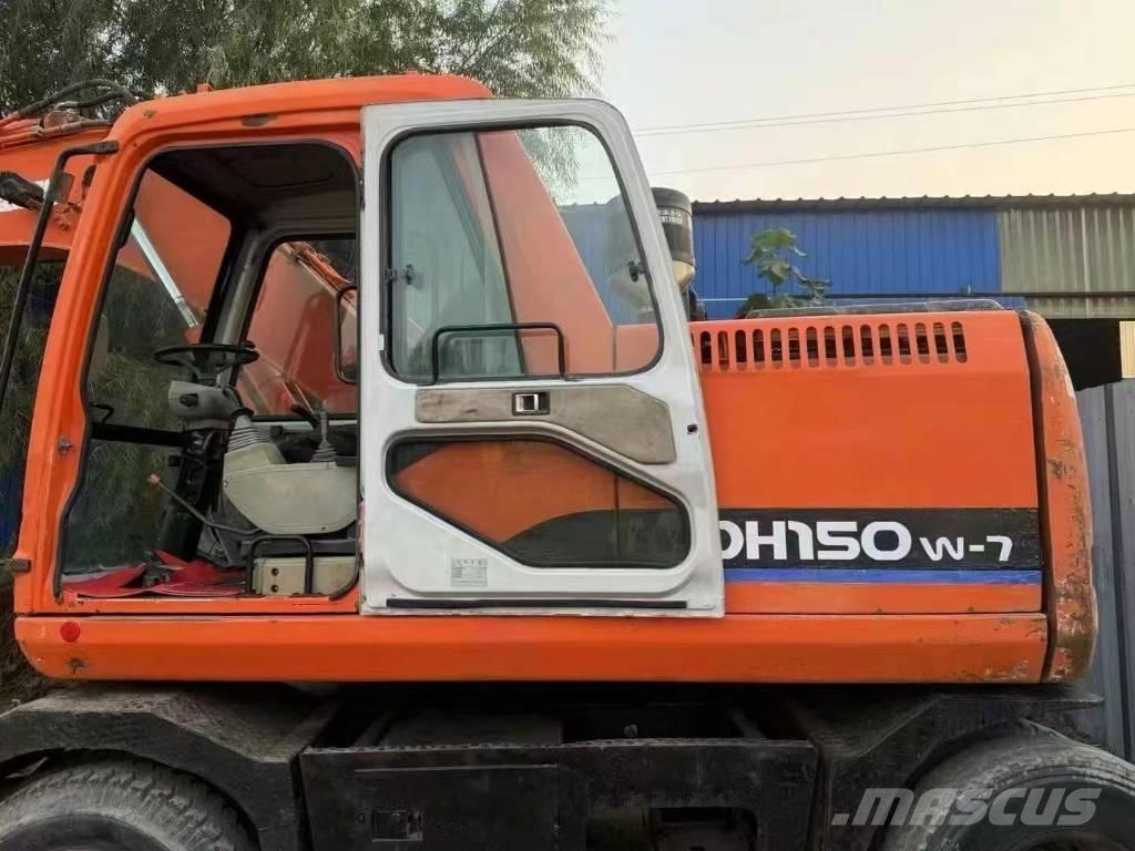 Doosan DH150W Ekskavatori uz riteņiem
