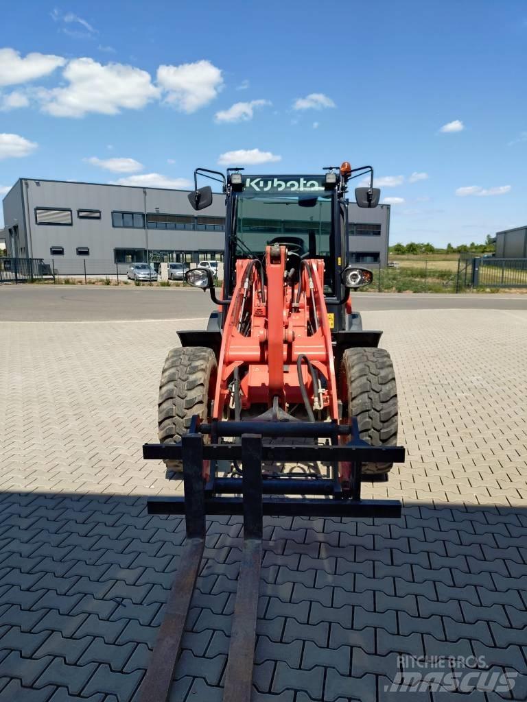Kubota R 070 Iekrāvēji uz riteņiem