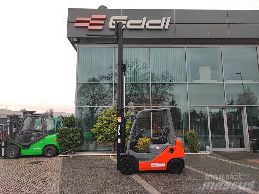Toyota 02-8FDF15 Tehnika ar dīzeļa dzinēju