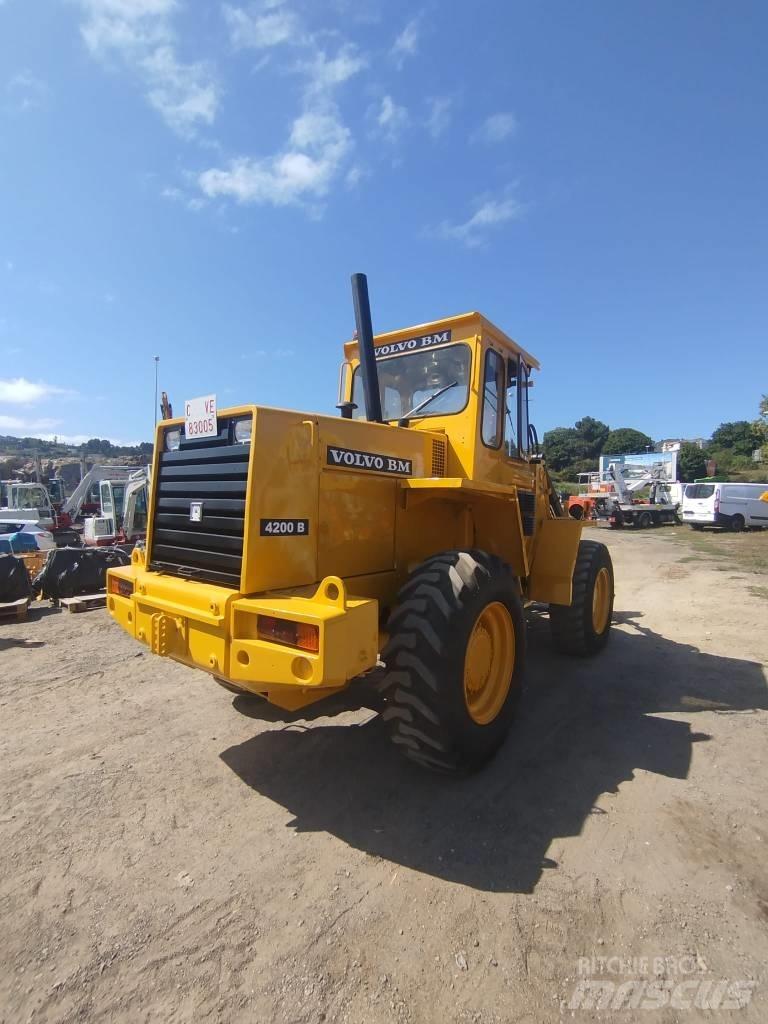 Volvo BM 4200 Iekrāvēji uz riteņiem