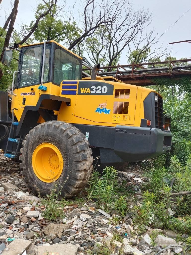 Komatsu WA320-5 Iekrāvēji uz riteņiem