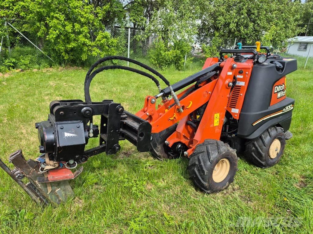 Ditch Witch R300 Tranšeju racēji