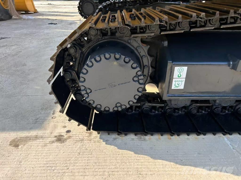 Komatsu 220 Kāpurķēžu ekskavatori