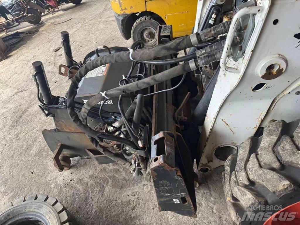 Bobcat S 750 Lietoti riteņu kompaktiekrāvēji