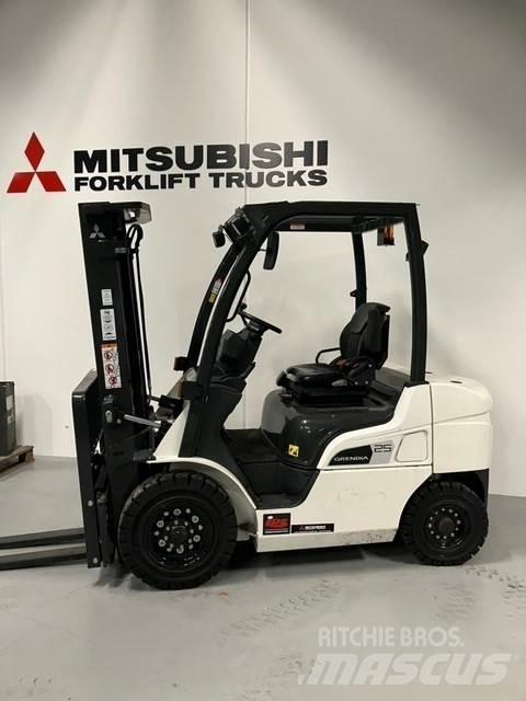 Mitsubishi FD25N3 Tehnika ar dīzeļa dzinēju