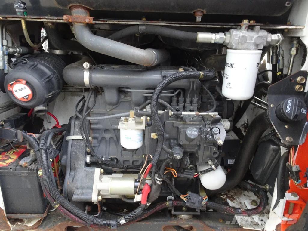 Bobcat T110 Lietoti riteņu kompaktiekrāvēji