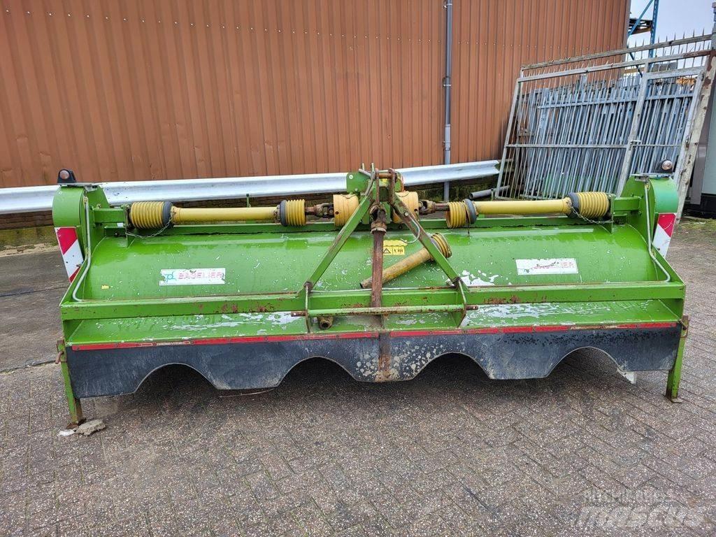 Baselier LKB 320 Automašīnas