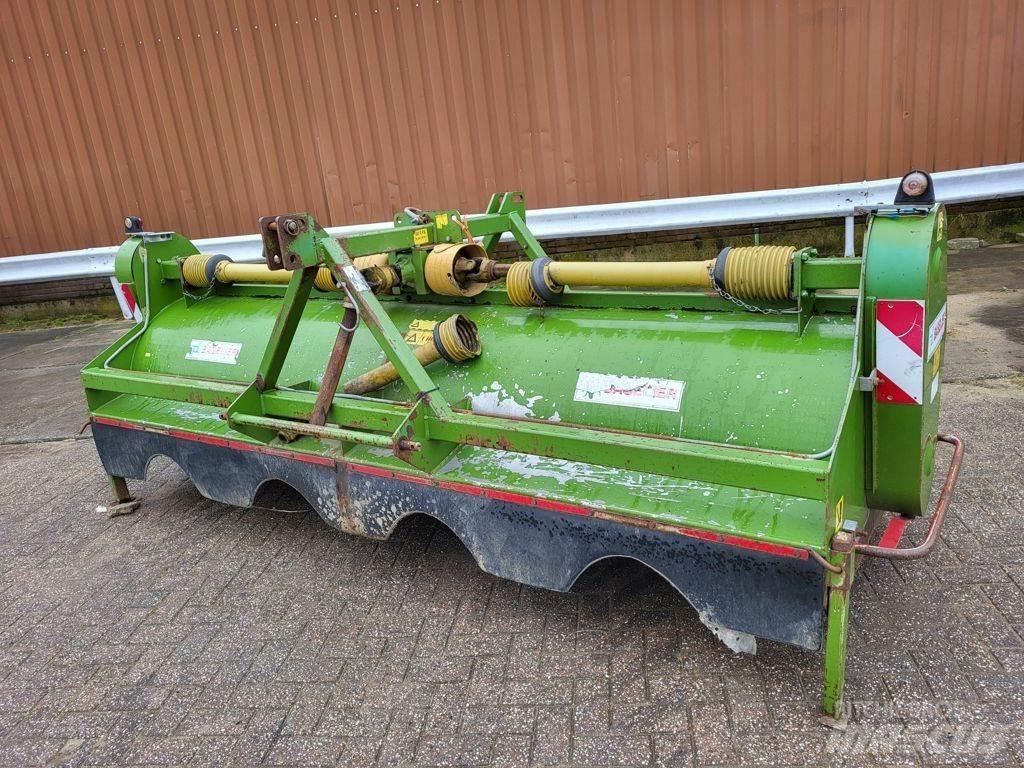 Baselier LKB 320 Automašīnas