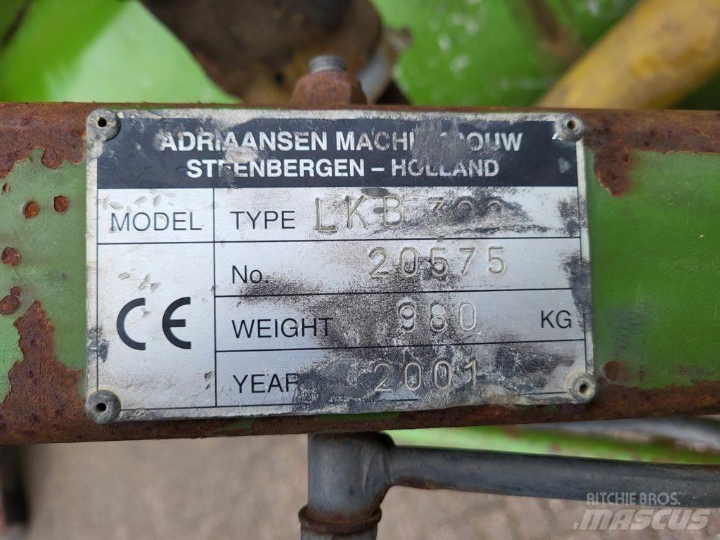 Baselier LKB 320 Automašīnas