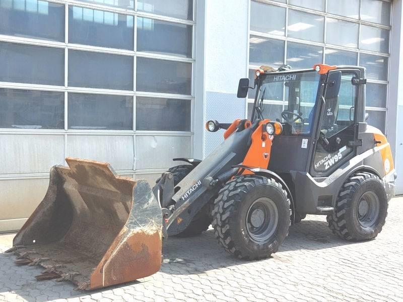 Hitachi ZW 95-6 Lietoti riteņu kompaktiekrāvēji