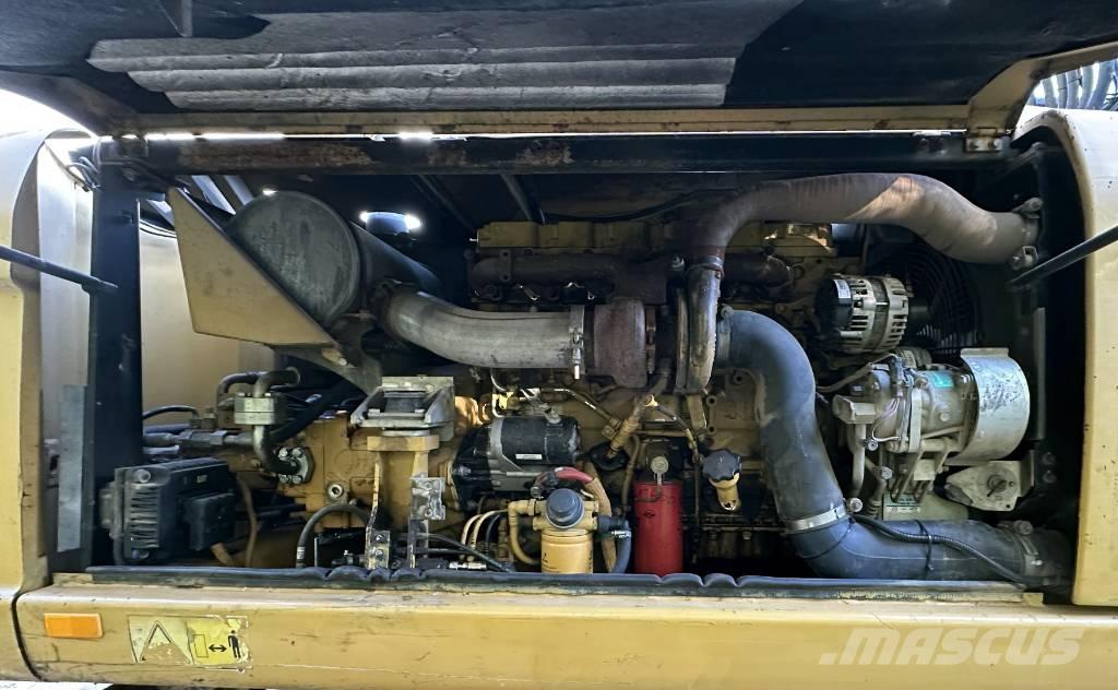 CAT M 316 D Ekskavatori uz riteņiem