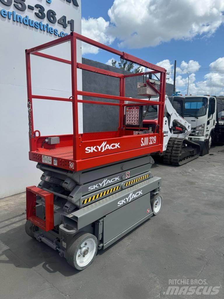 SkyJack SJ III 3219 Šķerveida pacēlāji