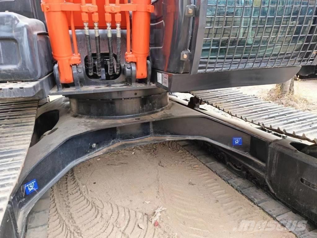 Hitachi ZX120-6 Kāpurķēžu ekskavatori