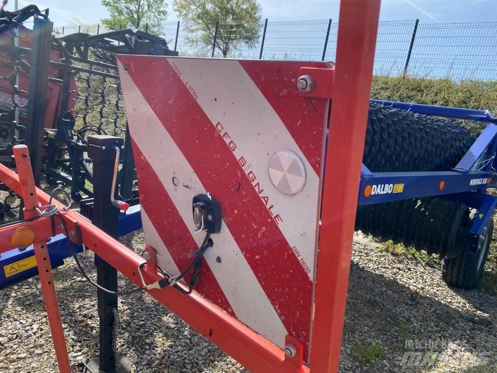 Kuhn GF8702 Grābekļi un siena ārdītāji