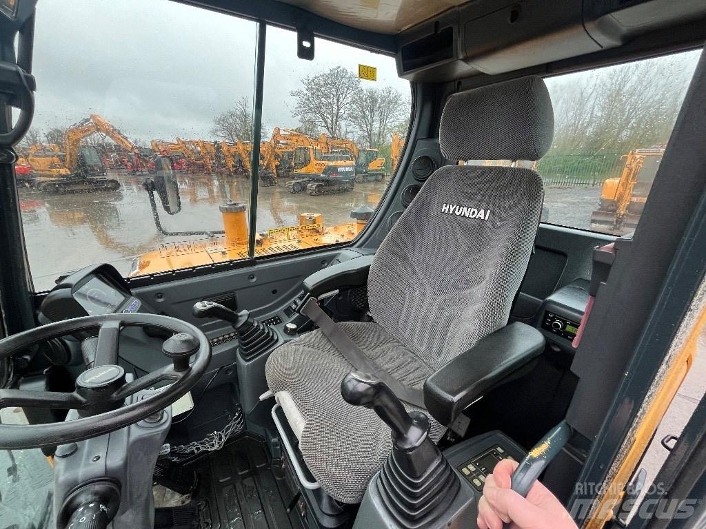 Hyundai R55W-9A Ekskavatori uz riteņiem