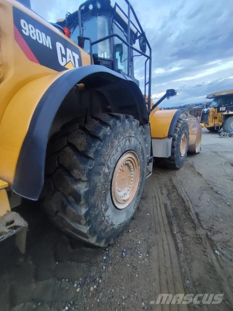 CAT 980M Iekrāvēji uz riteņiem