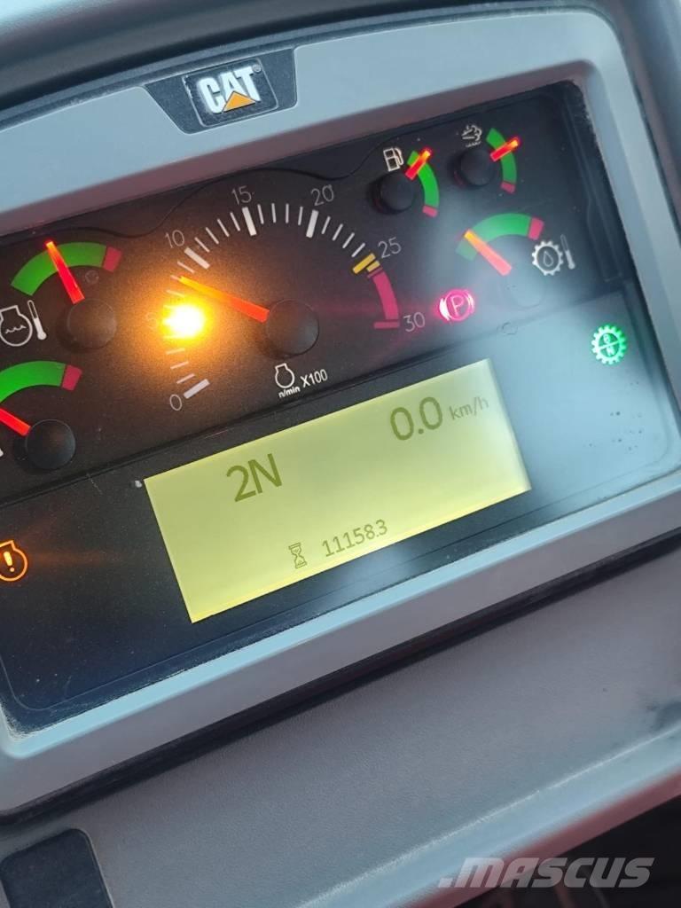 CAT 980M Iekrāvēji uz riteņiem