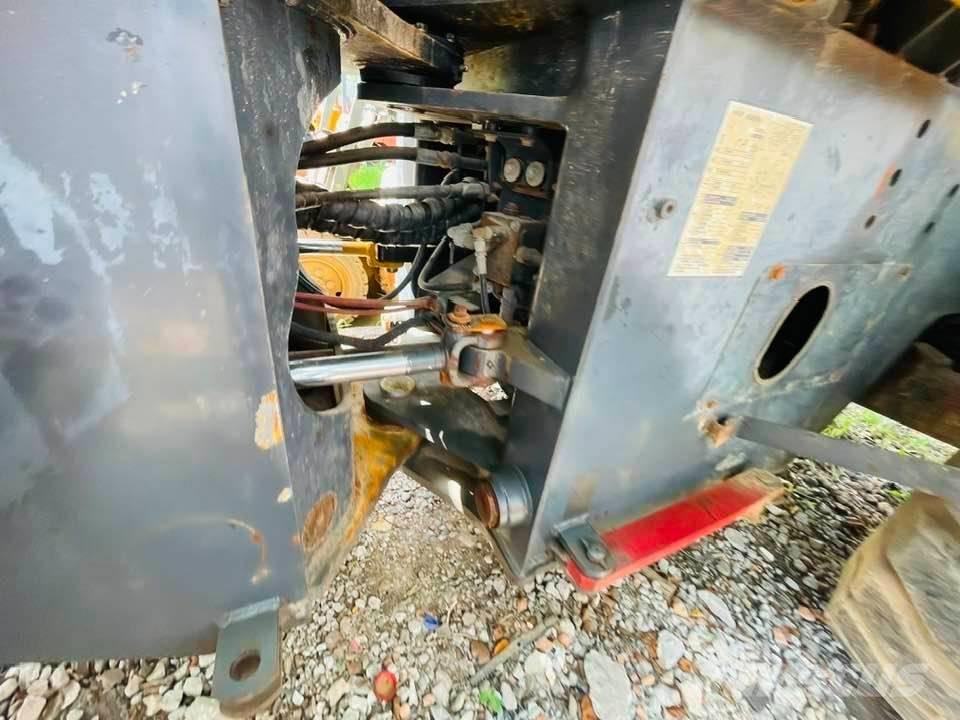 Komatsu WA320 Iekrāvēji uz riteņiem