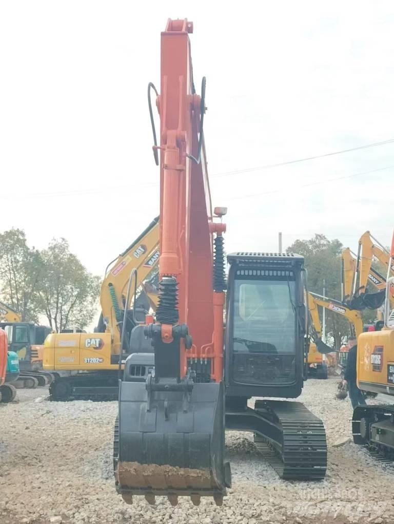 Hitachi ZX 120 Kāpurķēžu ekskavatori