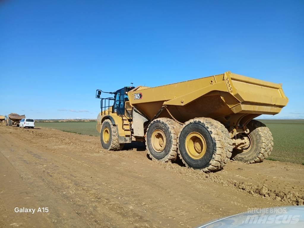 CAT 745 Artikulētie pašizgāzēji