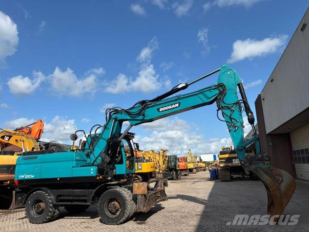 Doosan DX 210 W Ekskavatori uz riteņiem