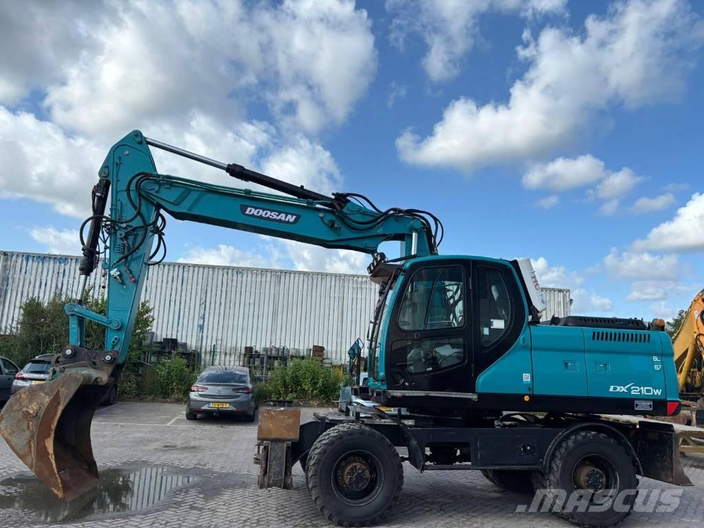 Doosan DX 210 W Ekskavatori uz riteņiem